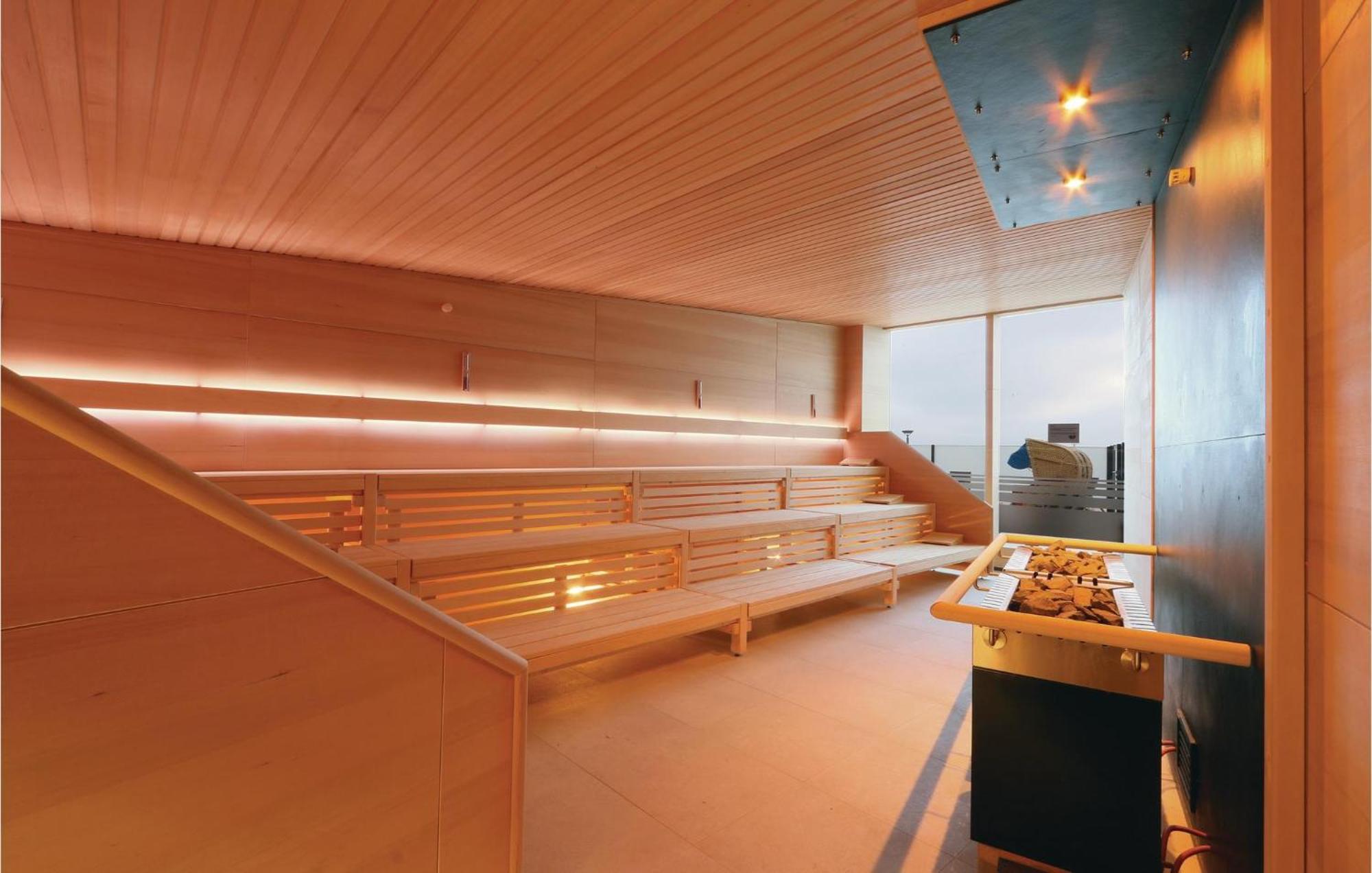 Amazing apartment in Lbeck Travemnde with 2 Bedrooms, Sauna&WiFi Lübeck Buitenkant foto